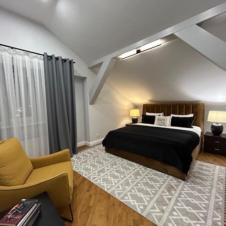 Seveneleven Apartments แชร์นิฟซี ภายนอก รูปภาพ
