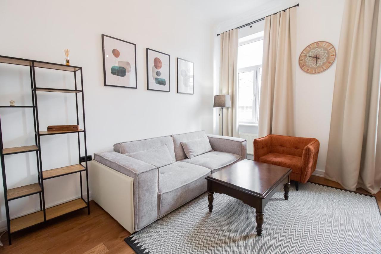 Seveneleven Apartments แชร์นิฟซี ภายนอก รูปภาพ