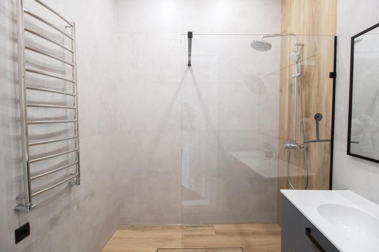 Seveneleven Apartments แชร์นิฟซี ภายนอก รูปภาพ