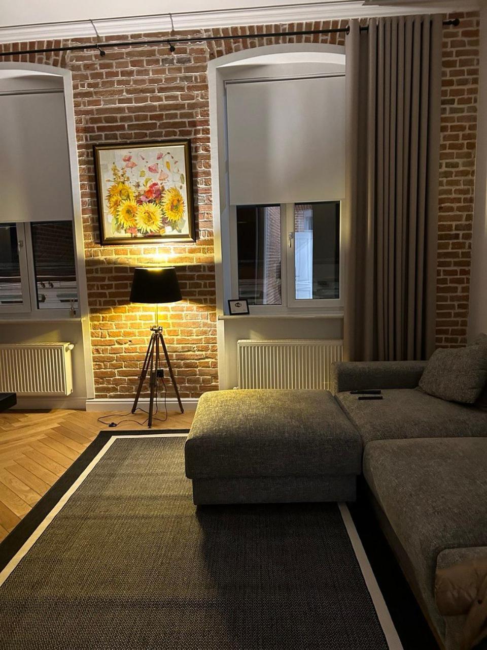 Seveneleven Apartments แชร์นิฟซี ภายนอก รูปภาพ