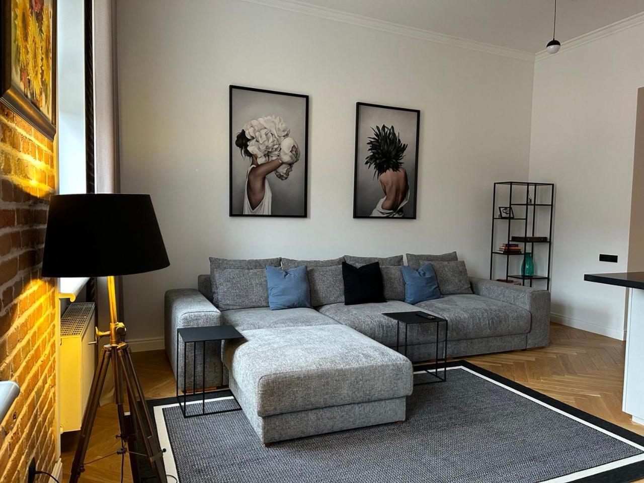 Seveneleven Apartments แชร์นิฟซี ภายนอก รูปภาพ