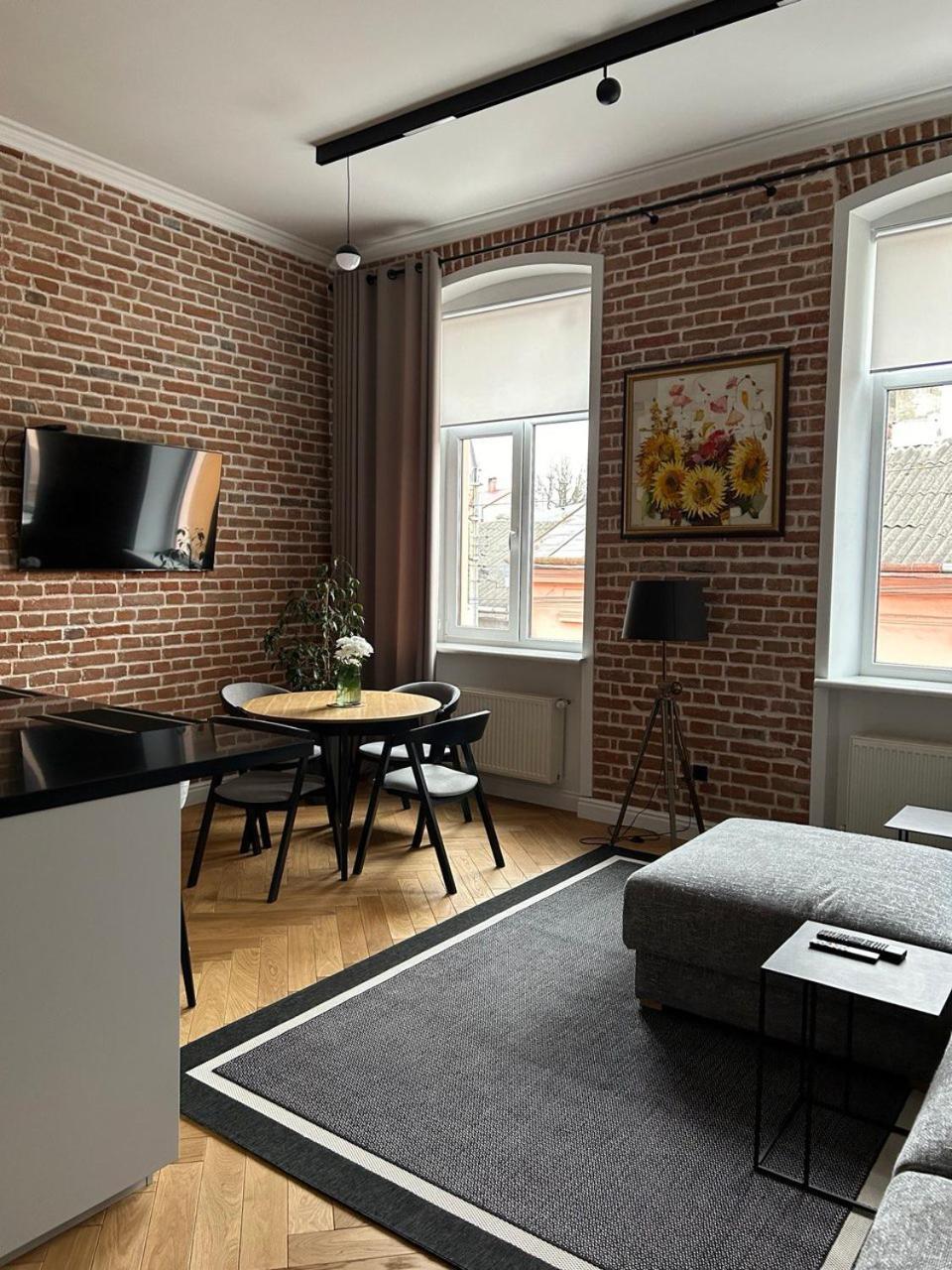 Seveneleven Apartments แชร์นิฟซี ภายนอก รูปภาพ