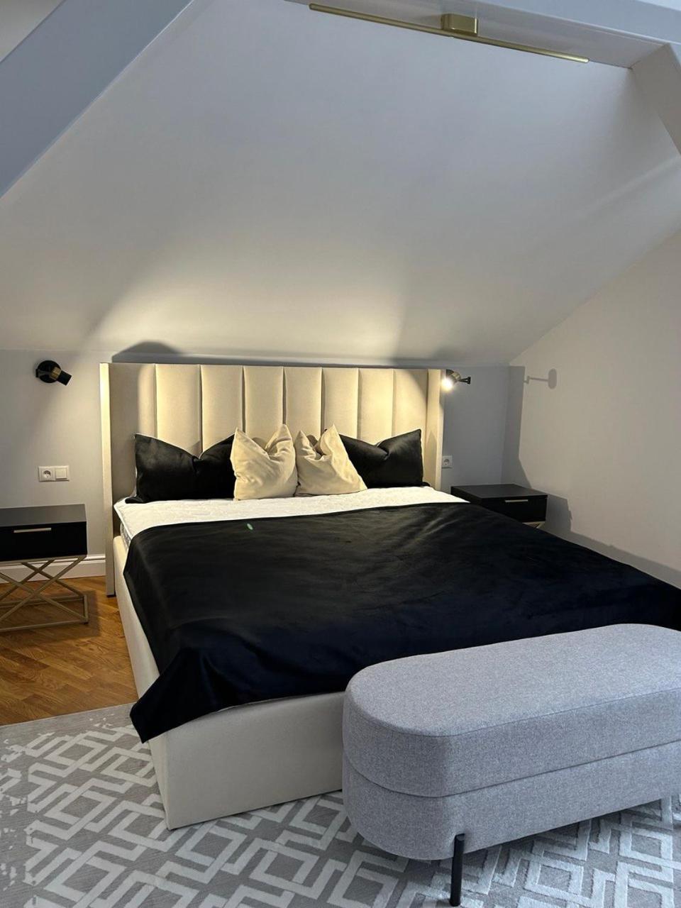 Seveneleven Apartments แชร์นิฟซี ภายนอก รูปภาพ