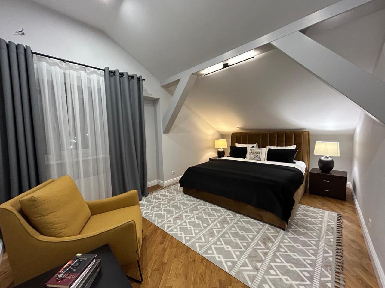 Seveneleven Apartments แชร์นิฟซี ภายนอก รูปภาพ